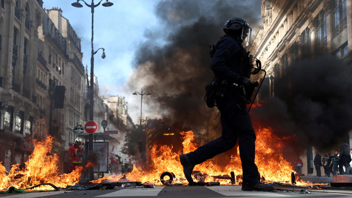 01-Protest-In-France-01-Photo-20-10-2026
