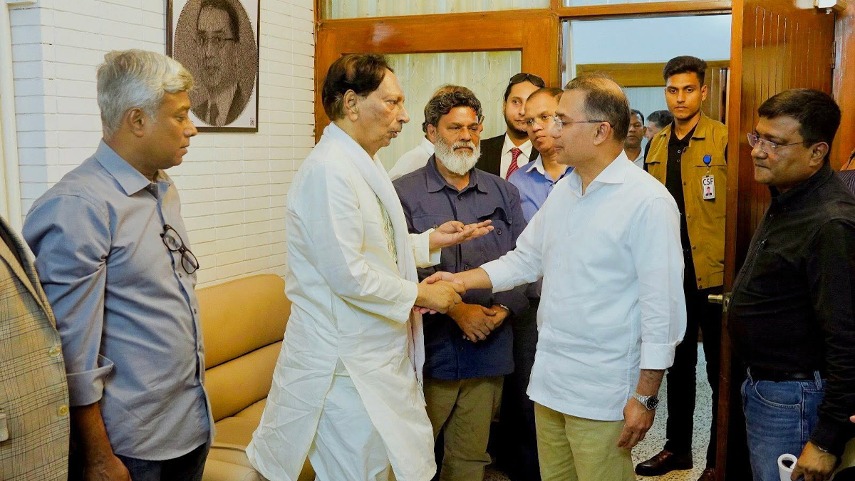 ফেব্রুয়ারিতে বিএনপি সরকার গঠনের দিন প্রধানমন্ত্রী তারেক রহমানের সঙ্গে সাক্ষাৎ করেন আবু সাইয়িদ। ছবি: সংগৃহীত