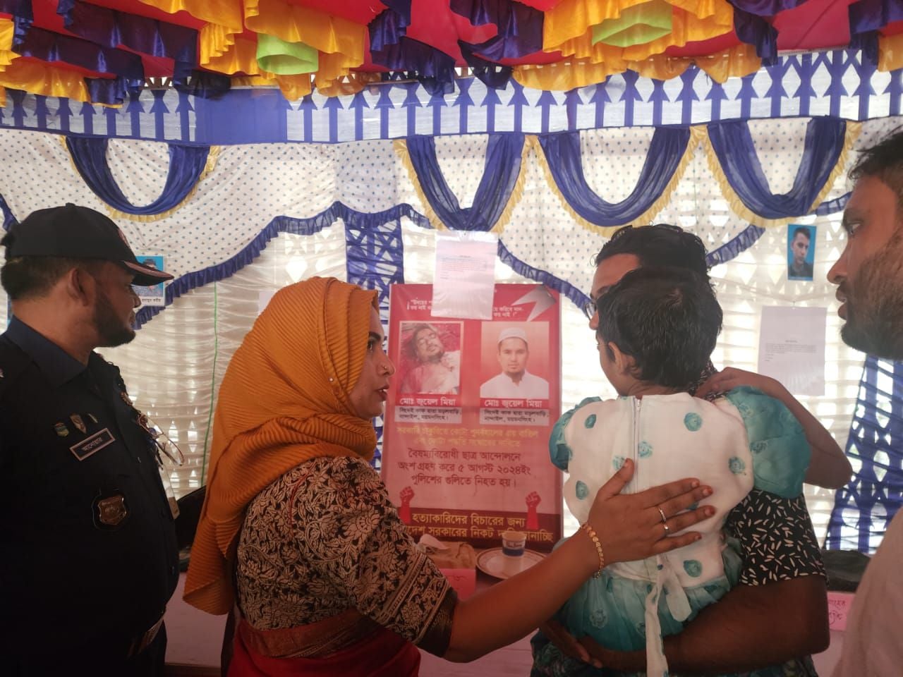 জুলাই শহীদদের জিনিসপত্র নিয়ে নান্দাইল উপজেলা প্রশাসনের প্রর্দশনী