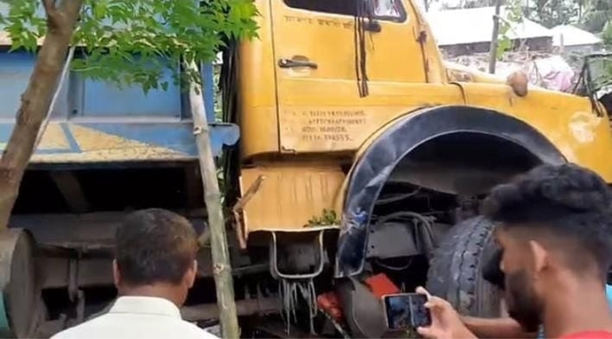 নীলফামারীতে ট্রাকের ধাক্কায় একই পরিবারের ৪ জন নিহত