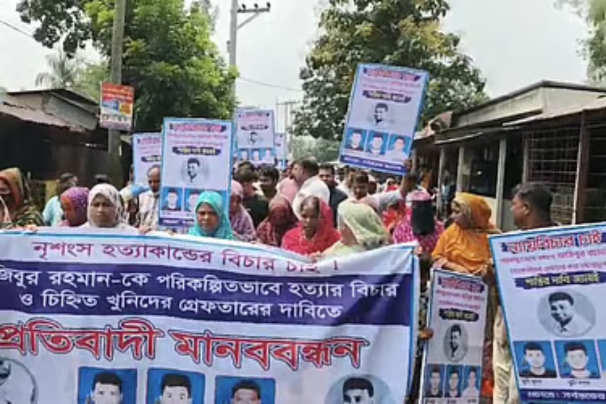 গাজীপুরে ব্যবসায়ী হত্যার জেরে সড়ক অবরোধ