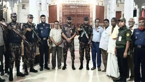 ফেনীতে ১৮ পূজামণ্ডপের নিরাপত্তায় ৫ প্লাটুন বিজিবি মোতায়েন