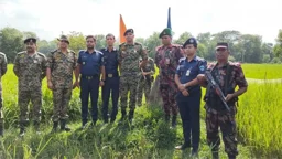 পতাকা বৈঠকের পর ফেরত এলেন বিএসএফের হাতে আটক ২ পুলিশ