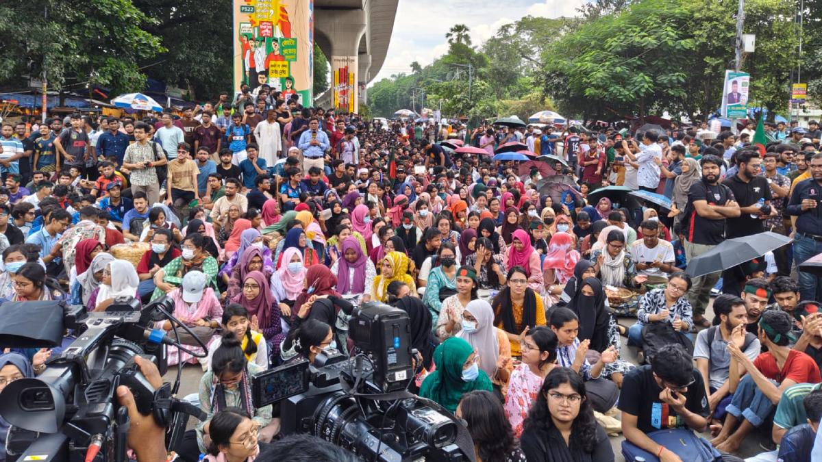 ‘লংমার্চ টু ঢাকা’ কর্মসূচিতে আজও শাহবাগ অবরোধ প্রকৌশল শিক্ষার্থীদের