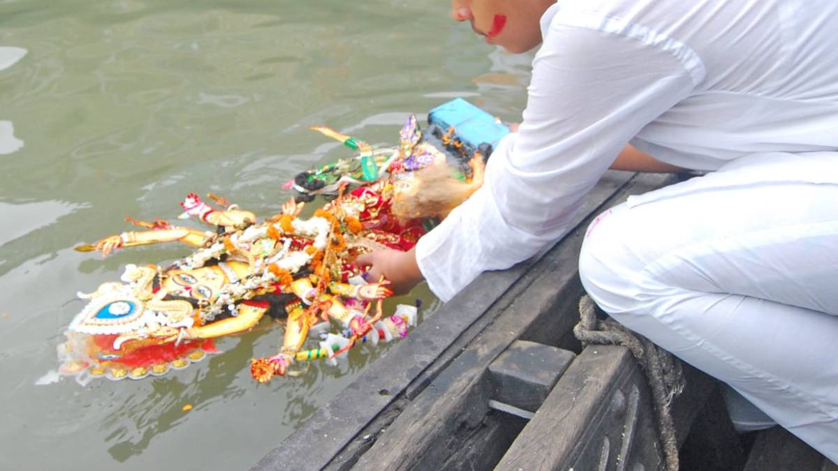 ভক্তদের চোখে জল, কৈলাসে ফিরলেন দেবী দুর্গা