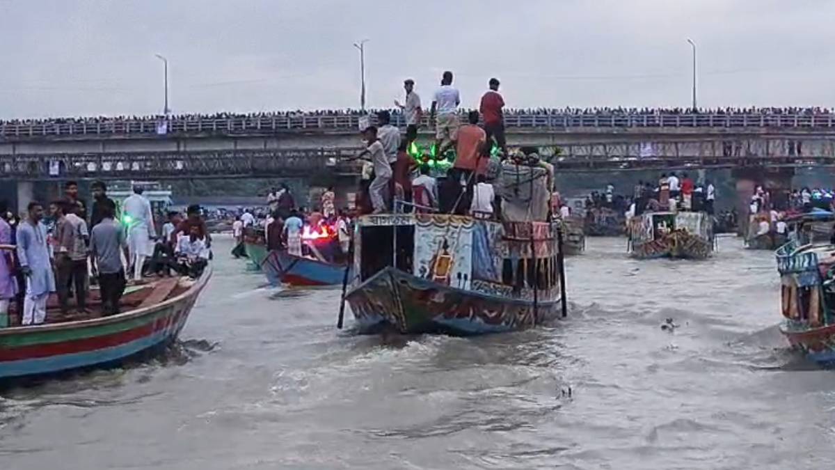 প্রতিমা বিসর্জনের সময় নৌকাডুবি, এক শিশুর মরদেহ উদ্ধার