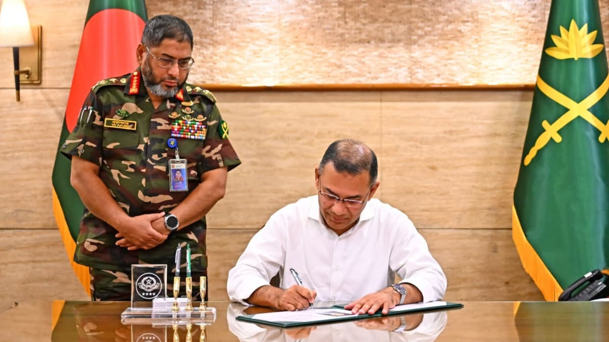 আধুনিক ও প্রযুক্তিনির্ভর সেনাবাহিনী গড়ে তুলতে সরকার বদ্ধপরিকর: প্রধানমন্ত্রী