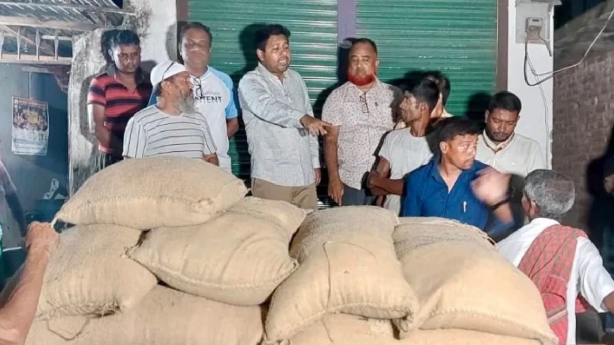 রিলিফের সরকারি চাল গুদামে, ব্যবসায়ী বললেন ‘লোভে পড়ে করেছি’