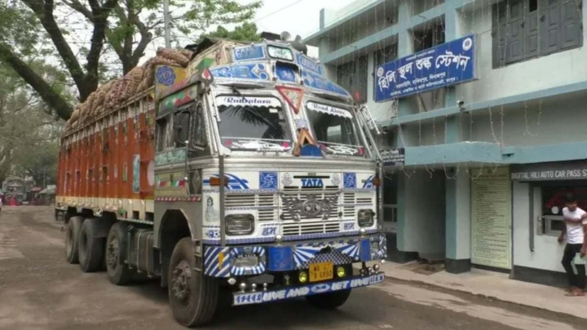 ভারতীয় ব্যবসায়ীদের ধর্মঘট প্রত্যাহার, হিলি বন্দর দিয়ে আমদানি-রপ্তানি শুরু