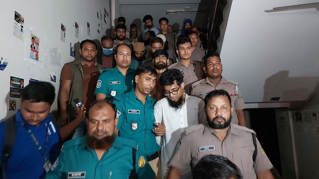 তেজগাঁও কলেজের মসজিদে জঙ্গি সন্দেহে গ্রেপ্তার ১২ জন ৩ দিনের রিমান্ডে