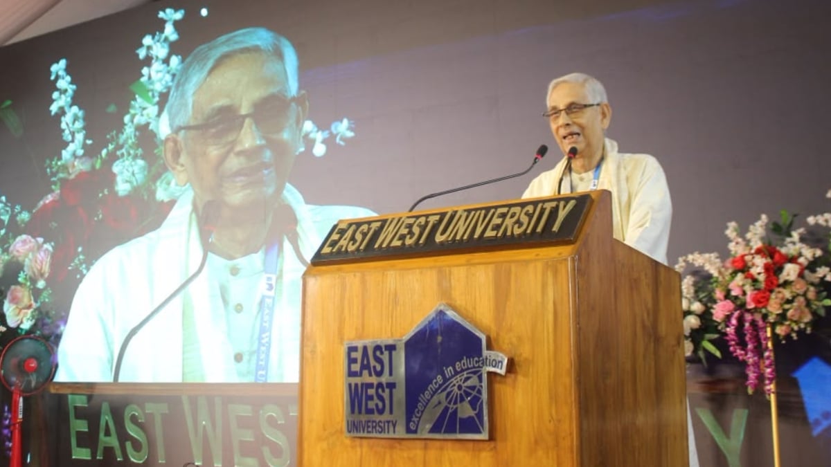 প্রধান অতিথির বক্তব্য দেন বিশ্ববিদ্যালয়ের প্রতিষ্ঠাতা উপাচার্য ও ট্রাস্টি বোর্ডের চেয়ারপার্সন অধ্যাপক ড. মোহাম্মদ ফরাসউদ্দিন। ছবি: সংগৃহীত