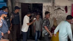 জাসদ কার্যালয় থেকে প্রায় ৩০০ জনকে ‘হেফাজতে’ নিয়েছে পুলিশ