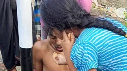 চুরির অভিযোগ— খুঁটিতে বাঁধা বাবার মুখে রুটি তুলে দিলো মেয়ে