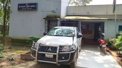 মাধবপুর উপজেলা ভূমি অফিস। ছবি: সংগৃহীত