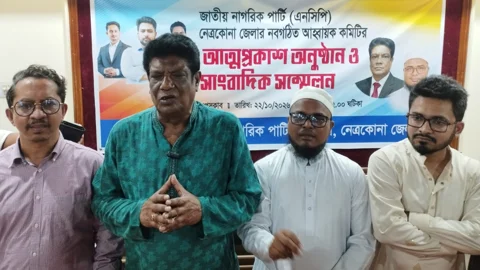 নেতাকর্মীদের হট্টগোলে প্রায় এক ঘণ্টা বন্ধ থাকে অনুষ্ঠান। ছবি: সংগৃহীত