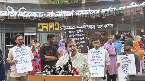 শুক্রবার শাহবাগে প্রতিবাদ সমাবেশে বক্তব্য দেন রাষ্ট্র সংস্কার আন্দোলনের সভাপতি হাসনাত কাইয়ুম। ছবি: সংগৃহীত