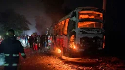 চট্টগ্রামের বাসচাপায় ২ জনের মৃত্যু, বিক্ষুব্ধদের আগুনে পুড়ল বাস