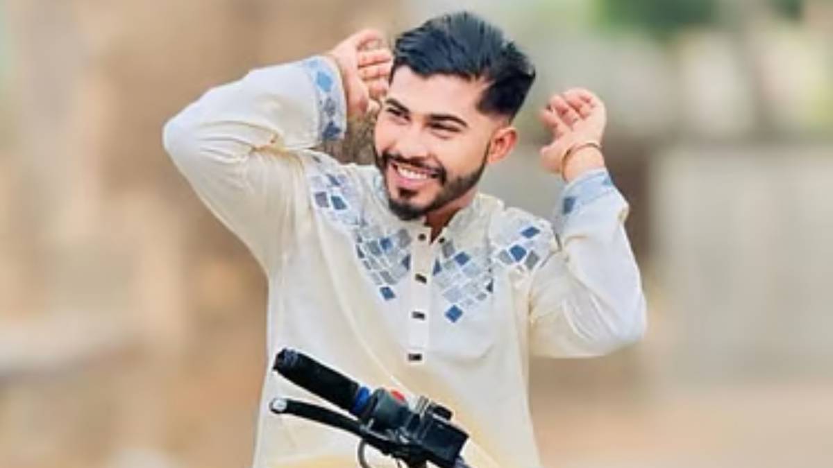শহিদ মিনারে তরুণকে গুলি-ছুরিকাঘাতে হত্যা, পুলিশ বলছে প্রেম নিয়ে বিরোধ