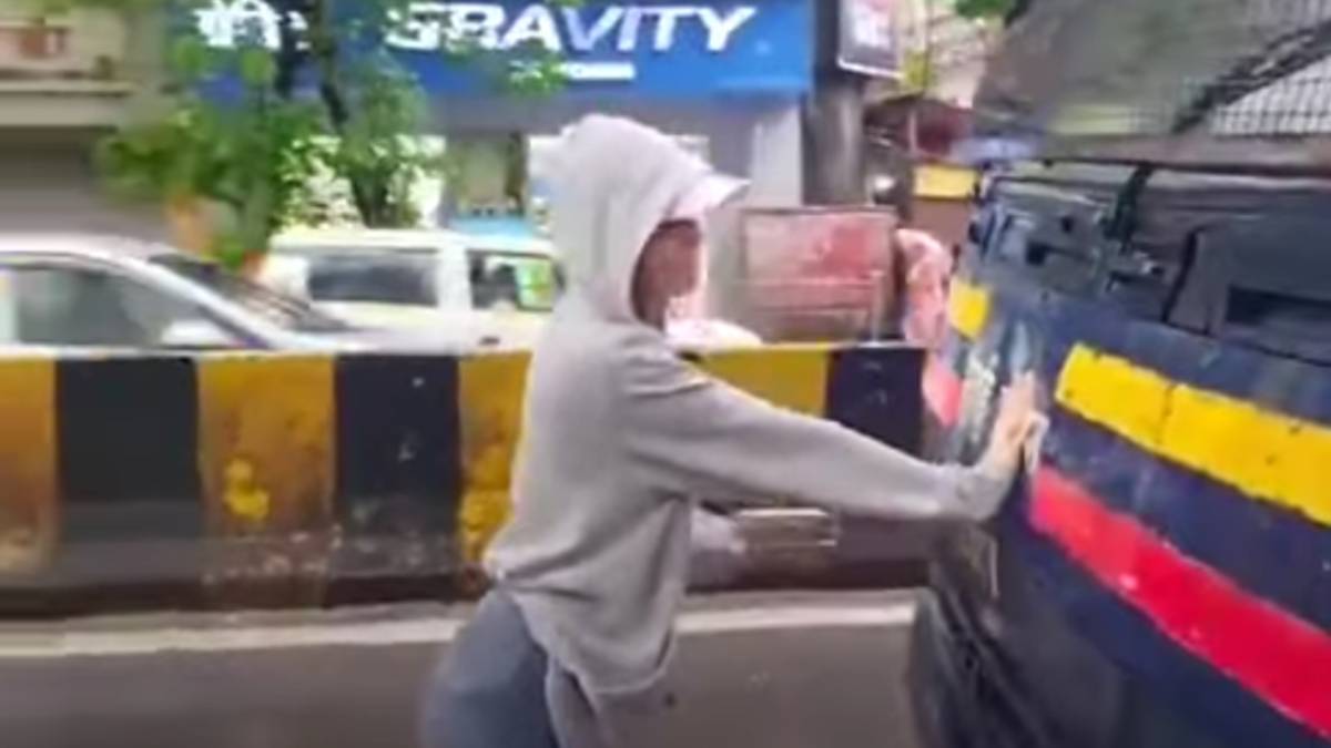 Riya Yadav In Front Of Police Van 22-07-2026