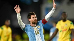 জনসমুদ্রে আবেগঘন বিদায়, মেসি বললেন— সবাইকে ভালোবাসি