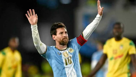 জনসমুদ্রে আবেগঘন বিদায়, মেসি বললেন— সবাইকে ভালোবাসি