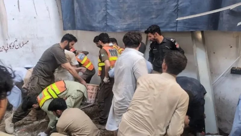 17 students die as school roof collapses in Pakistan
