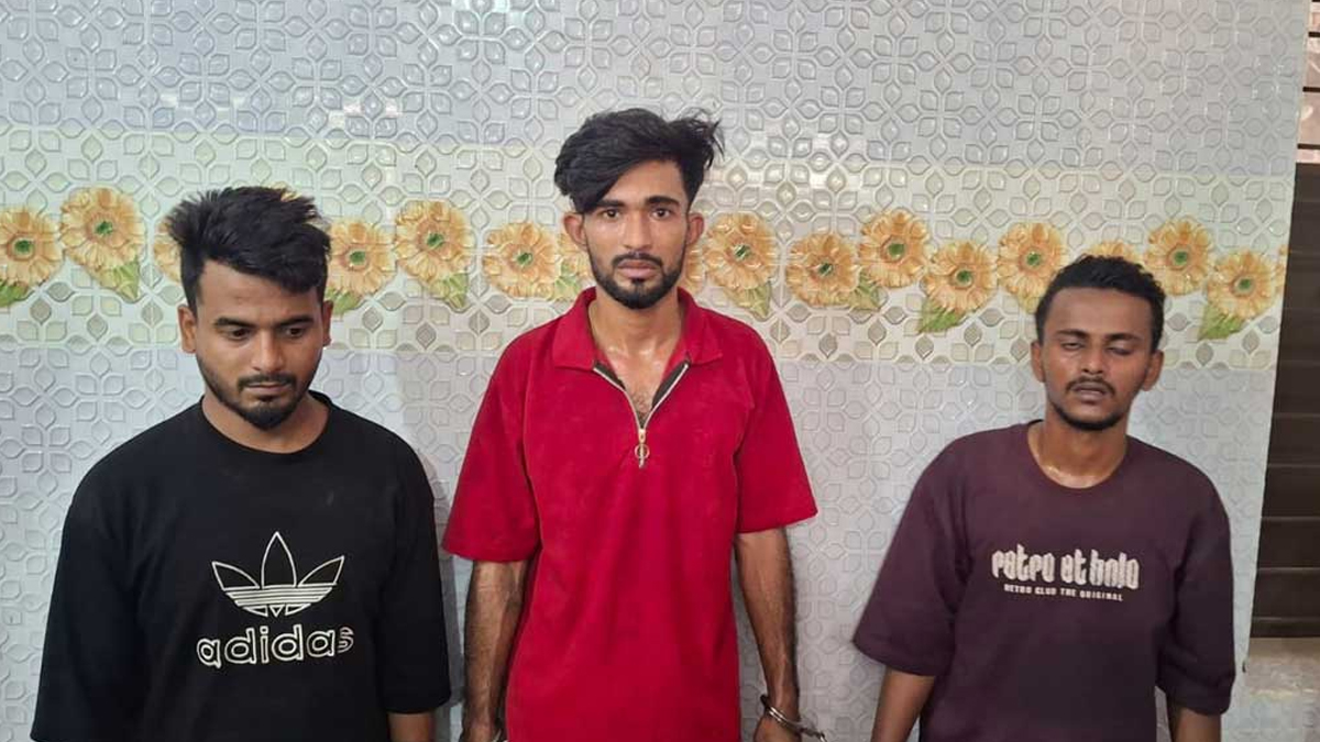 এলেক্স ইমনকে কুপিয়ে হত্যার ঘটনায় তিনজনকে আটক করেছে পুলিশ। ছবি: ডিএমপি