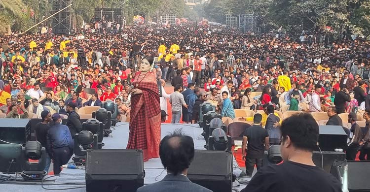 বিজয়ের কনসার্টে সংগীতপ্রেমীদের ঢল