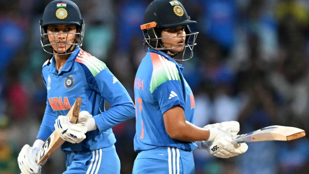 ফাইনালে দক্ষিণ আফ্রিকাকে ২৯৯ রানের লক্ষ্য ভারতের