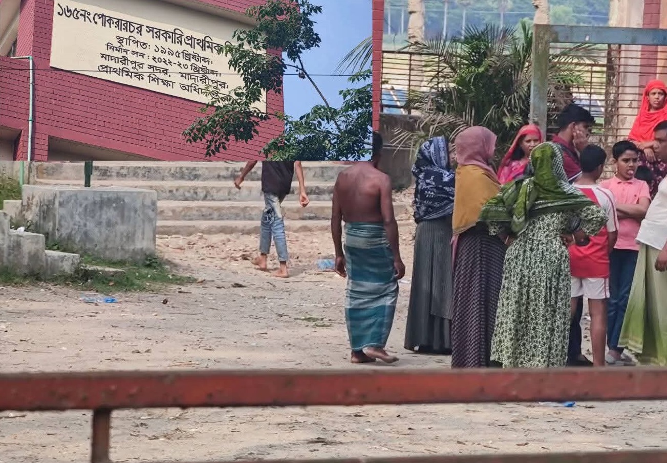 মাদারীপুরে সরকারি টিফিন খেয়ে ৩০ শিক্ষার্থী অসুস্থ