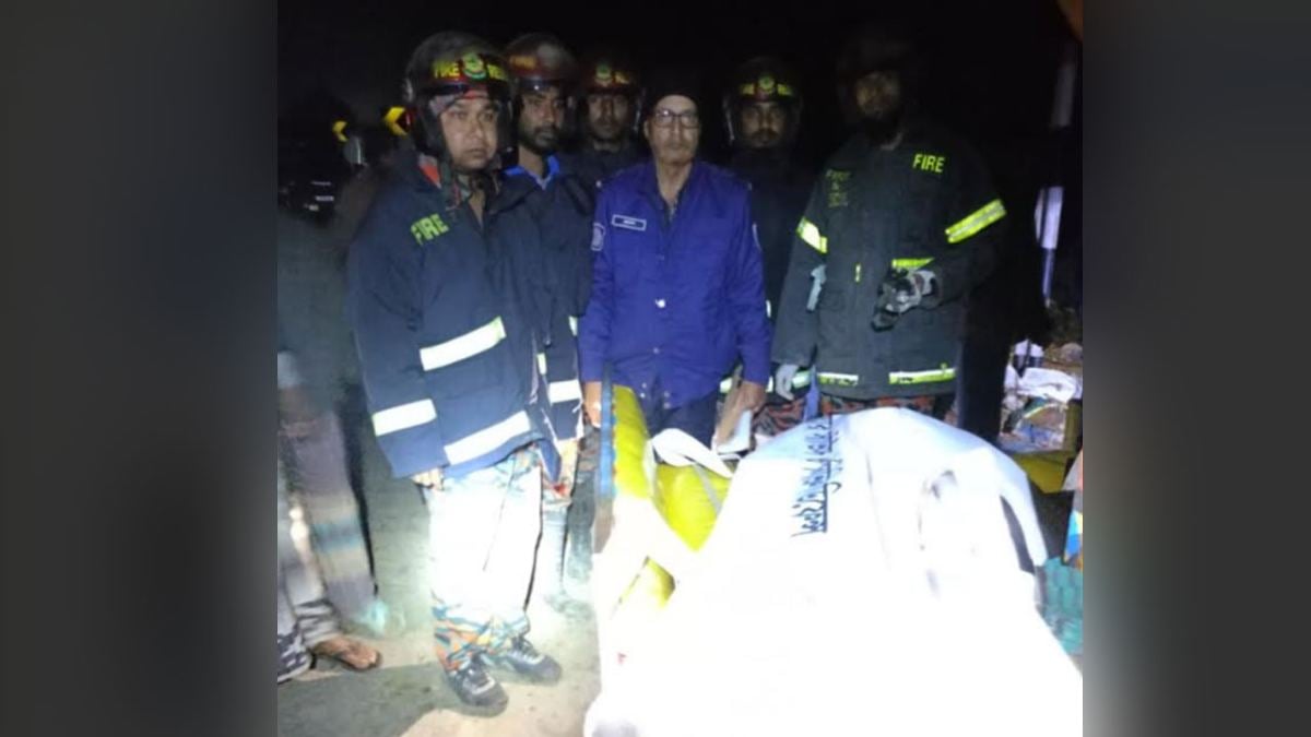 নওগাঁয় ডাম্প ট্রাকের চাপায় ভ্যানের ৫ যাত্রী নিহত