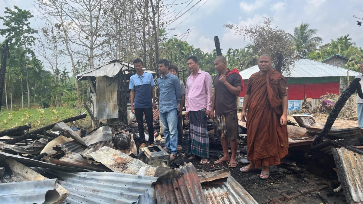 বৈদ্যুতিক শর্টসার্কিট থেকেই অগ্নিকাণ্ডের সূত্রপাত হয়েছে বলে ধারণা করছে ফায়ার সার্ভিস। ছবি: রাজনীতি ডটকম
