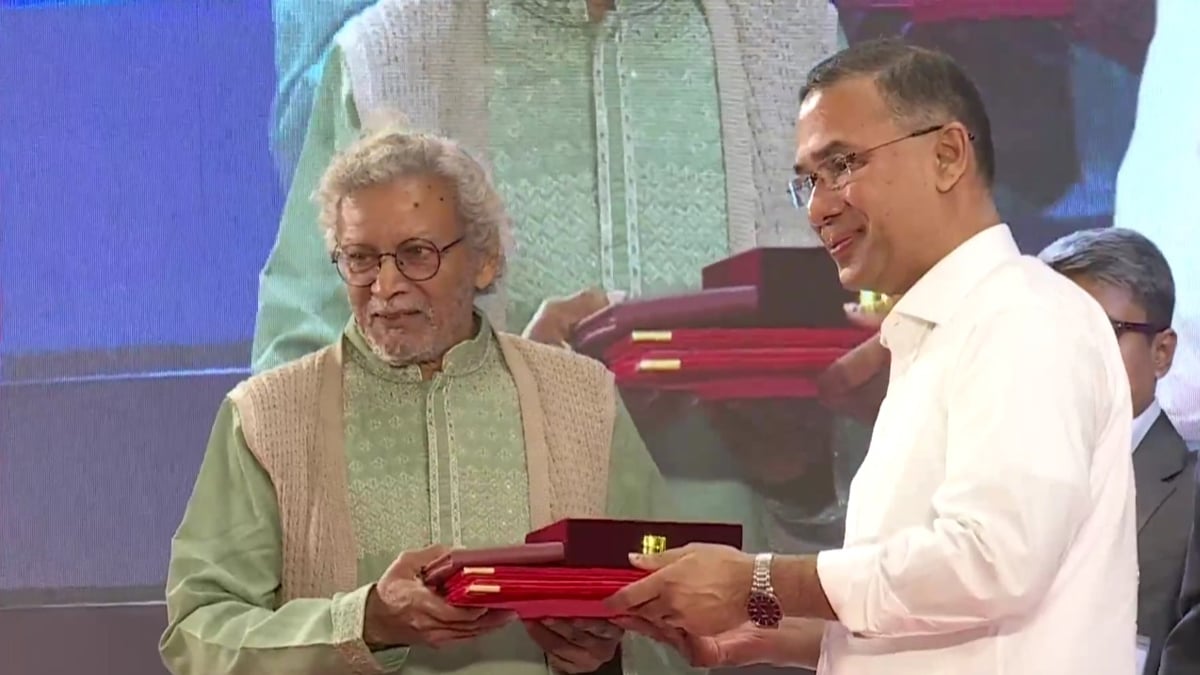 চারুকলায় একুশে পদক পেলেন অধ্যাপক আব্দুস সাত্তার