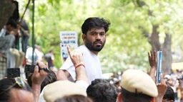 আন্দোলন থামবে না— দাদির শেষকৃত্যে যাওয়ার আগে হুঁশিয়ারি অভিজিতের