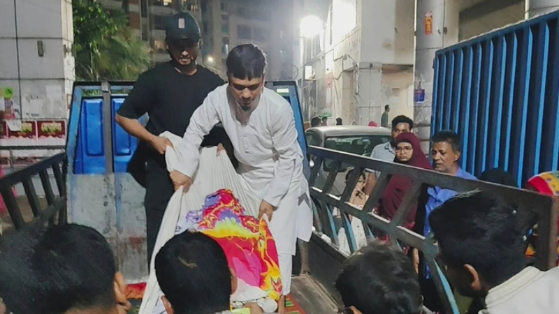 Ambulance strike at DMCH_ Hardships in transporting patients and bodies
