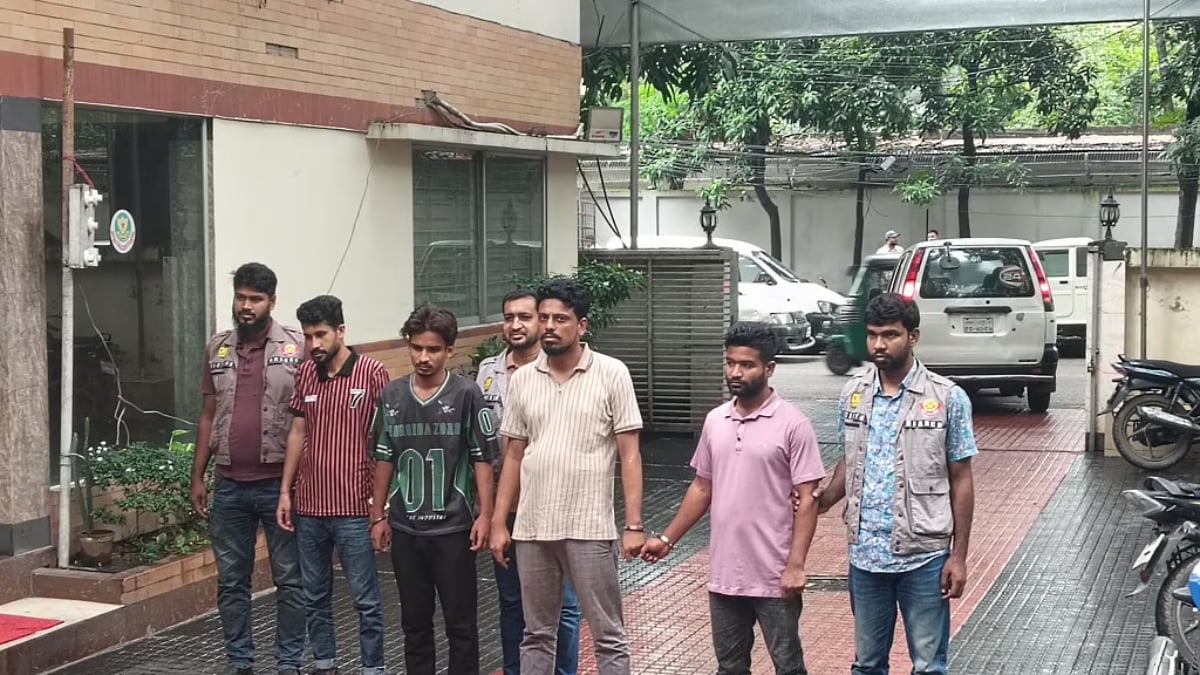 যাত্রাবাড়ীতে ককটেল বিস্ফোরণ, আ.লীগ নেতাসহ আটক ৪