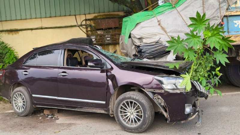 Assistant Judge Chamiul Haque killed in road accident.