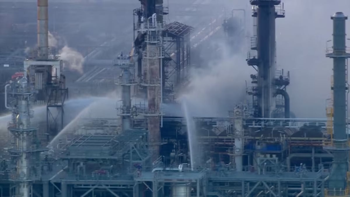 Australia refinery fire hits petrol output