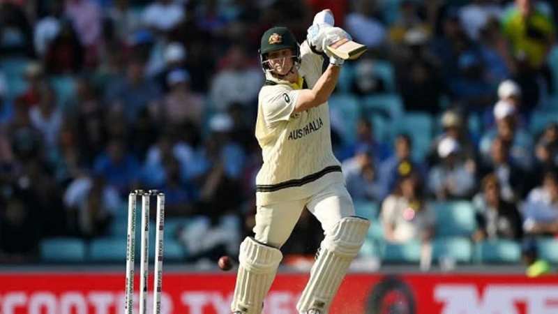 Australia under pressure after losing 4 wickets; Smith and Carey put up resistance.