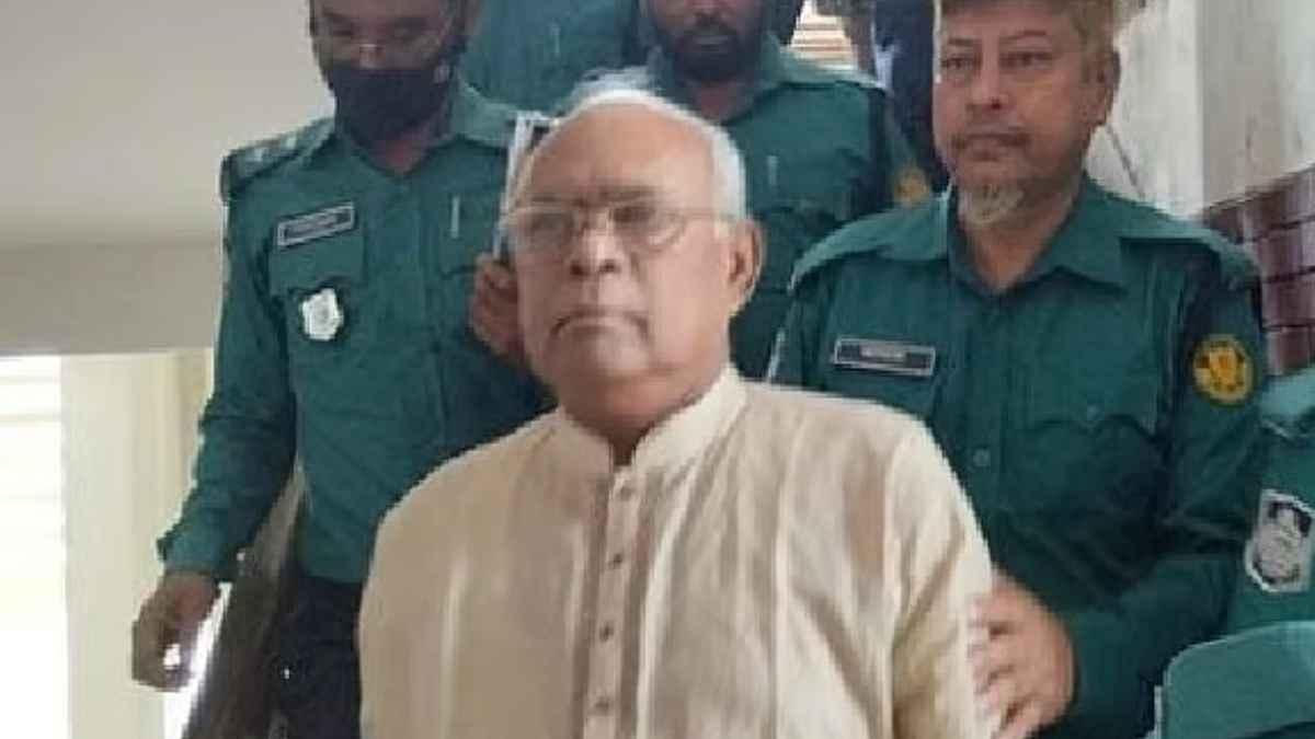 সাবেক এমপি আজিজুল হককে ধরে পুলিশে দিল ছাত্রদল