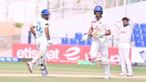 আতালের সেঞ্চুরির পর শেষ দিকে ইয়ামিন আহমাদজাই ও কায়েস আহমেদের দৃঢ়তায় ড্র নিয়ে মাঠ ছাড়তে হলো বাংলাদেশকে। ছবি: সংগৃহীত