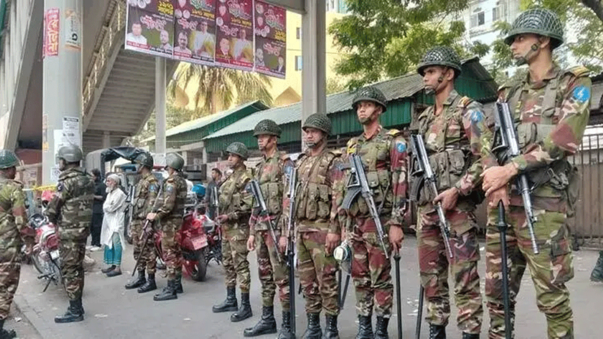 রাজধানীর গুরুত্বপূর্ণ পয়েন্টগুলোতে সতর্ক অবস্থানে পুলিশ-র‌্যাব-সেনা