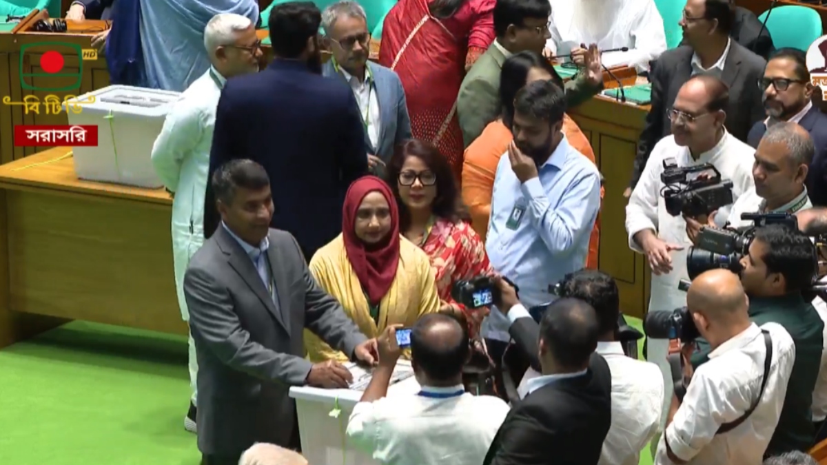 ভোট দিচ্ছেন বিএনপির সংসদ সদস্যরা