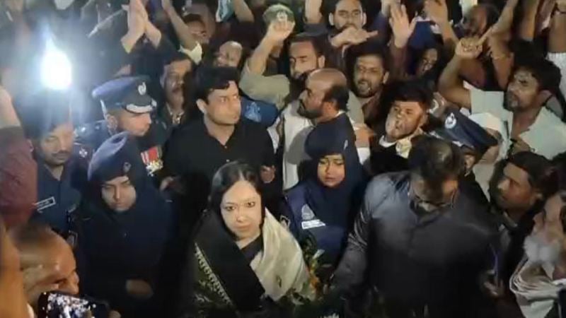 BNP workers tear Rumin Farhana's wreath, block highway