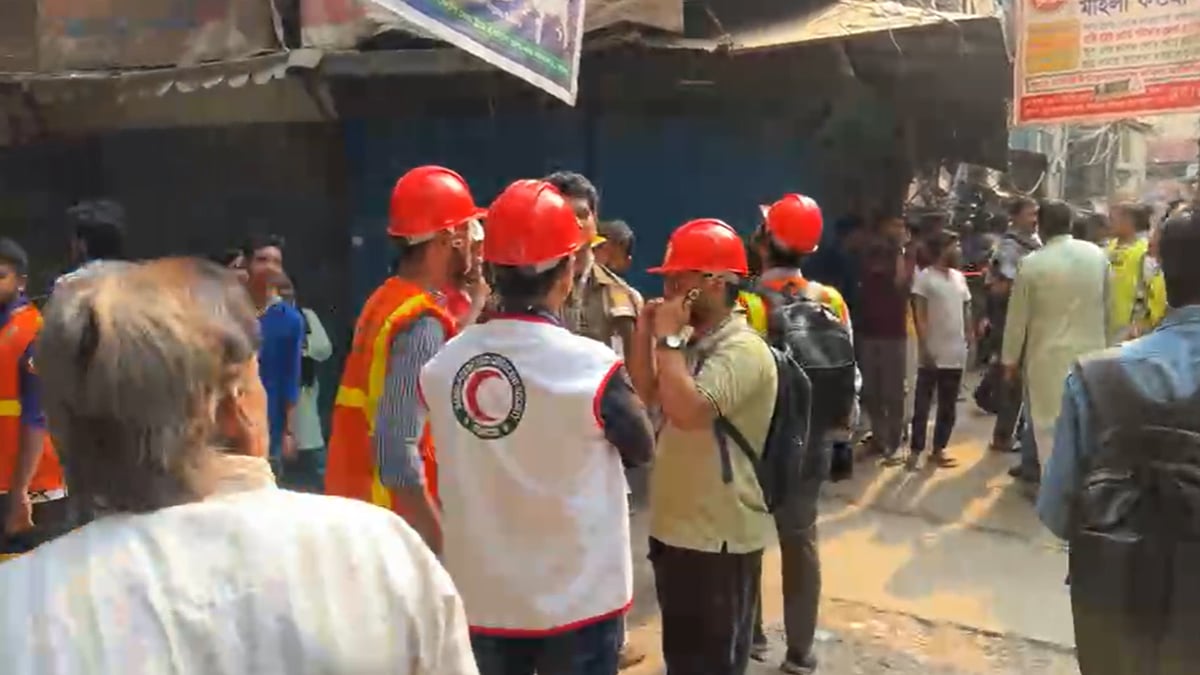 Bangshal-3-Dead-After-Earthquake-21-11-2025
