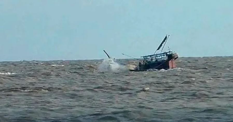 বঙ্গোপসাগরে ট্রলারডুবি, নিখোঁজ ৩ জেলে