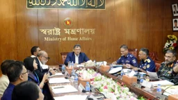 দুর্গাপূজাকে ঘিরে ‘ঝুঁকিপূর্ণ মণ্ডপের’ তথ্য নেই : স্বরাষ্ট্রমন্ত্রী
