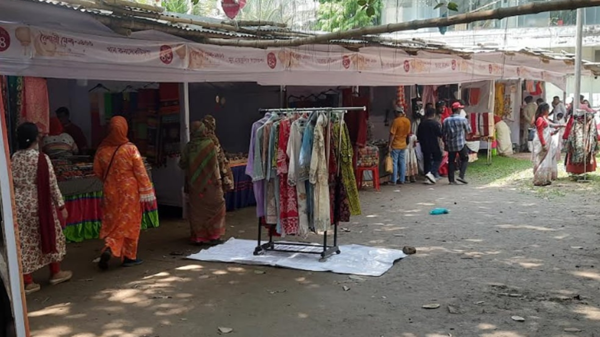 বাংলা একাডেমি প্রাঙ্গণে মোট ১৬০টি স্টল বরাদ্দ দেওয়া হয়েছে। ছবি: সংগৃহীত