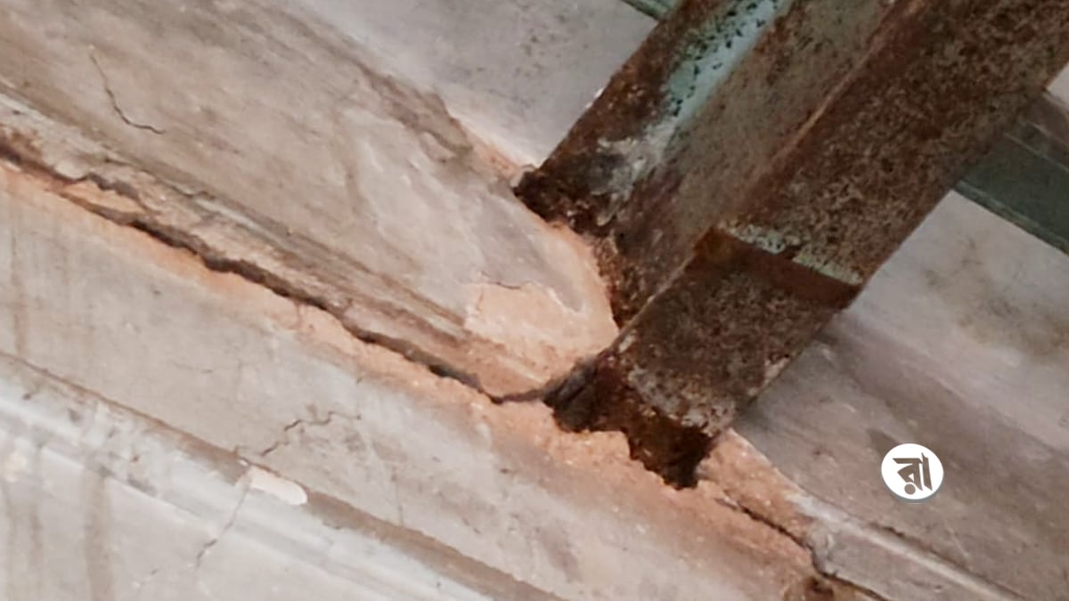 Building-Crack-In-Sohrawardi-College-Hostel-21-11-+2025