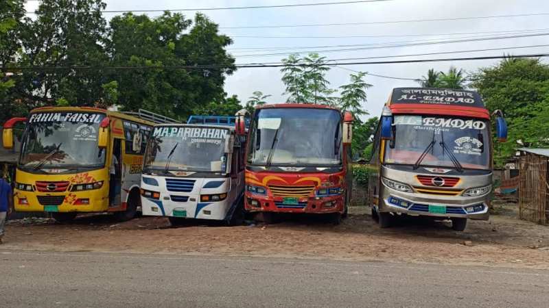 বাস শ্রমিকদের ওপর হামলার জেরে চুয়াডাঙ্গার ৫ রুটে বাস চলাচল বন্ধ